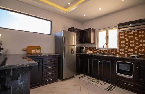 Claxton Bay Villa | The Nest- Gated house mins from Highway