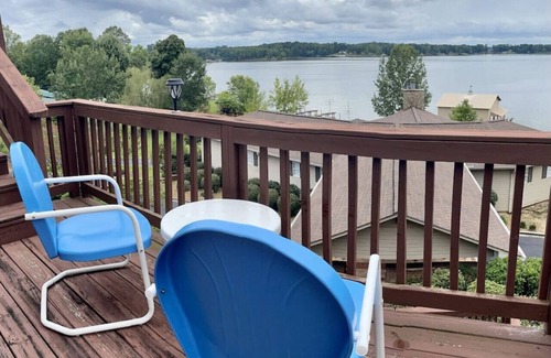 Leesburg Cottage | The Nest on Weiss-Perfect for Families and Friends