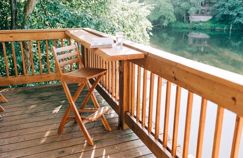Virginville Cabin | "THE NEST" @ the lake.