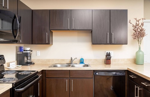 Westerville Apartment | The New Albany Perch | Top Floor | Pet-Friendly!
