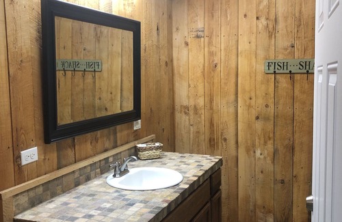 Samburg Cabin | The Nicest Place on Reelfoot Lake for a Group of Family or Friends
