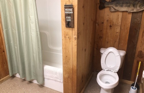 Samburg Cabin | The Nicest Place on Reelfoot Lake for a Group of Family or Friends