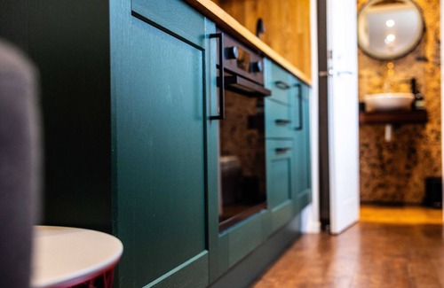 Exeter Cabin | The Nook: Tranquil Getaway with Hot Tub & Sauna