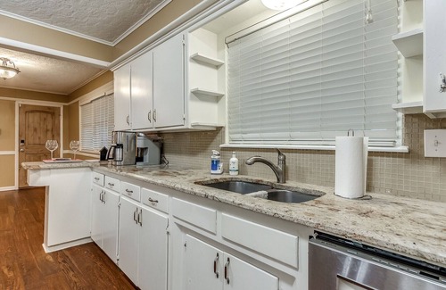 Norman House | The Norman Gameroom - 3 BR 2 Bath home 2 blocks from campus