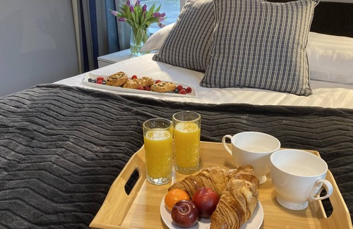 Flint Apartment | The North Wales Gathering - 9 Bedroom - EV Charging
