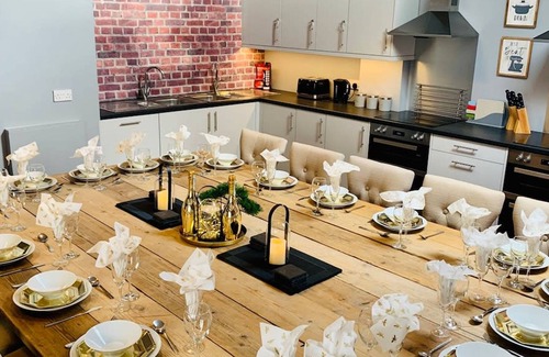 Flint Apartment | The North Wales Gathering - 9 Bedroom - EV Charging