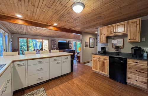 Birch Hill House | The North Woods Escape | 5BDRM, Hot Tub, Game Room