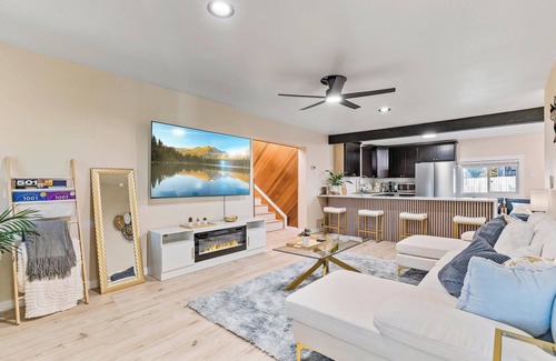 Eastside House | The NorthWest Vibes 6bd/3ba w/GameRoom Covered String Light Deck w/BBQ&Firepit