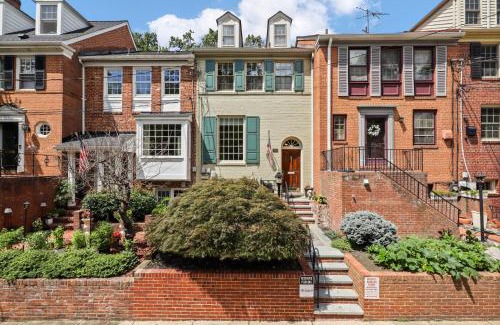 Old Town Alexandria House | The Nostalgic of Old Town