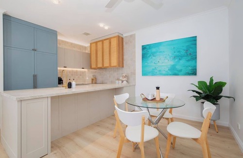 Newcastle Apartment | The Novocastrian Classic Charm by Newcastle Beach