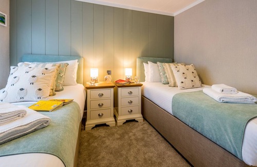 Otterham Apartment | The Nug - Two bedroom Luxury Lodge