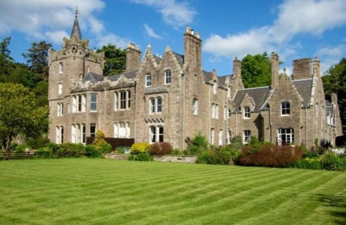 Kirriemuir Apartment | The Nutcracker Suite