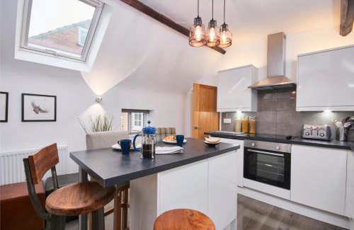 Kegworth Apartment | The Nutcracker Suite - Self Check-In, Self-Catering Apartment for East Midlands Airport