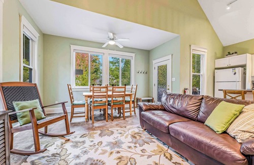 Cherry Valley House | The Nuthatch - 5 Farm View