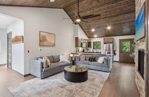 Lake Delton Cabin | The Oak at Treetop Villas