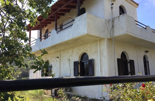 Voia House | The Oak House is located in a quiet environment, with panoramic sea view
