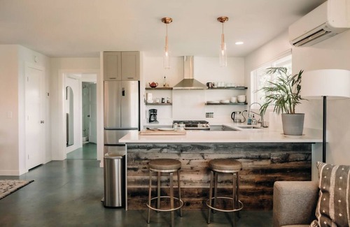 Mariposa House | The Oak Meadows Guest House