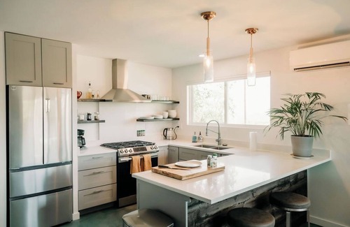 Mariposa House | The Oak Meadows Guest House