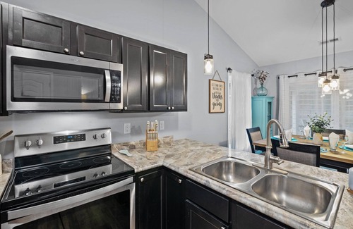 New Bern House | The Oasis.3BR Entire unit with Private Yard