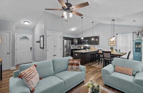 New Bern House | The Oasis.3BR Entire unit with Private Yard