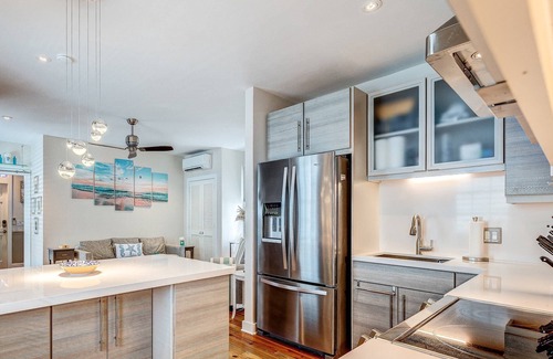 Key West Historic District Condo | The Oasis: Stylishly Updated 1BR Home Convenient to Duval St & Beaches, Shared Pool & Pet-Friendly!