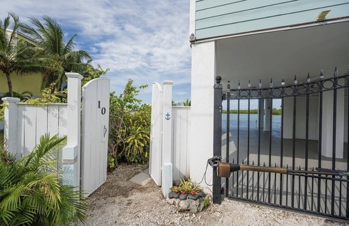 Bay Point House | The oasis-waterfront house