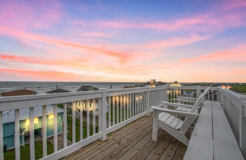 Bermuda Beach House | "The Ocean Aire" , 30 secs from the sand!