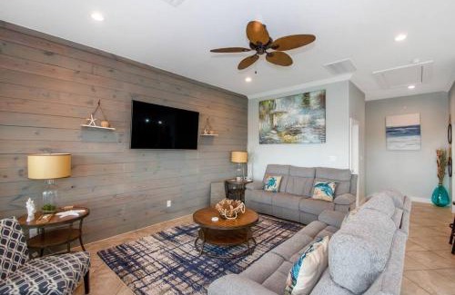 Bermuda Beach House | "The Ocean Aire" , 30 secs from the sand!