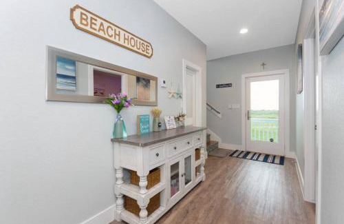 Bermuda Beach House | "The Ocean Aire" , 30 secs from the sand!