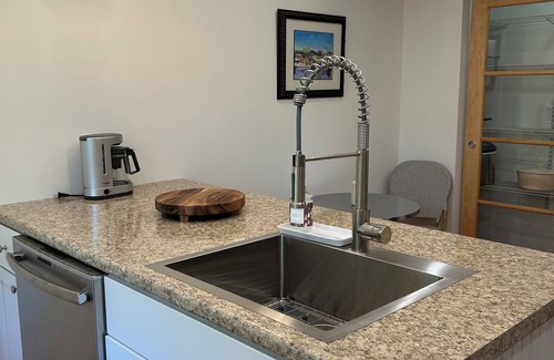 Kittery Point House | The ocean awaits you - Gerrish Island, Kittery Point 🌊☀️ Walk to a private beach!