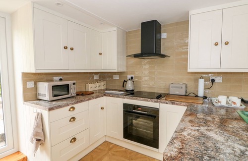 Horncastle Cottage | THE OLD BAKER'S SHOP, pet friendly, with a garden in Horncastle