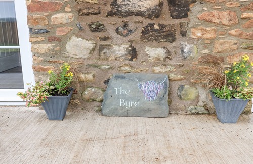 Jedburgh House | THE OLD BYRE, pet friendly, with open fire in Jedburgh