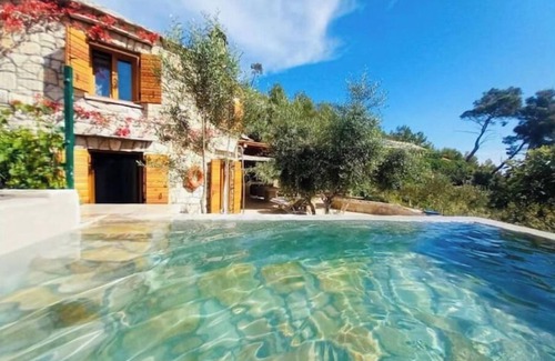 Milna (Brac) Villa | The Old Captain's House- Beachfront House on Island Brac