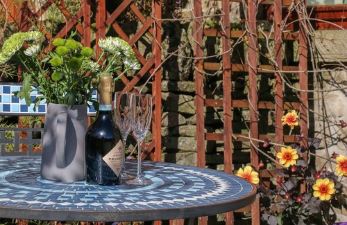 Peak District National Park Cottage | THE OLD CART HOUSE, family friendly, with open fire in Edale