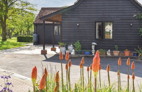 Halstead House | THE OLD CARTLODGE, family friendly, with a garden in Castle Hedingham