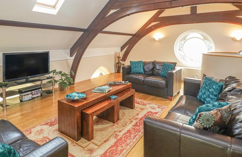 Sturminster Marshall Cottage | THE OLD CHAPEL, pet friendly, with a garden in Sturminster Marshall