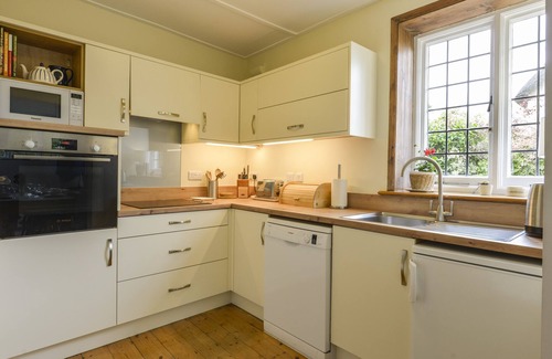 Ilsington Cottage | THE OLD FORGE, family friendly, with a garden in Ilsington