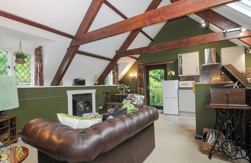 Boscundle Cottage | THE OLD MANOR APARTMENT, pet friendly, with a garden in Par