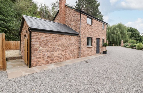 Ross-on-Wye Cottage | THE OLD MILL BAKE HOUSE, romantic, with open fire in Goodrich