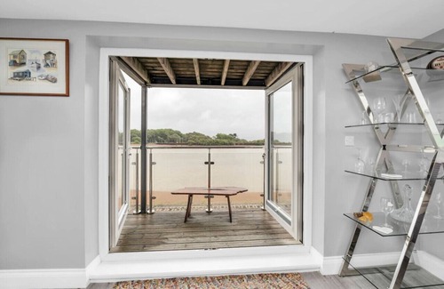Martlesham Heath House | The Old Pilot Hut, Felixstowe Ferry, Amazing Views