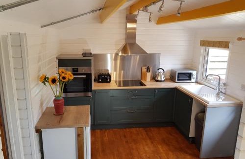 Newquay Apartment | The Old Potting Shed with hot tub. Colan, Newquay.