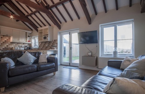 Angle House | The Old Stables - 3 Bedroom Cottage - Angle