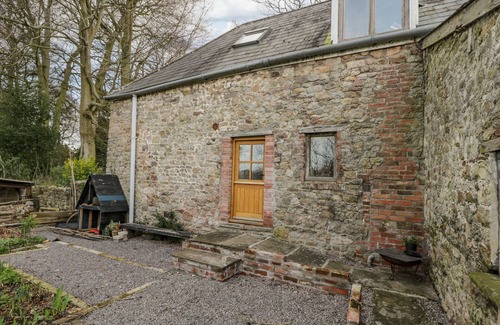 Llanvair Kilgeddin Cottage | THE OLD STABLES, with a garden in Usk