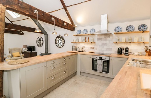 Chippenham House | THE OLD SWILL HOUSE, pet friendly, luxury holiday cottage in Foxham
