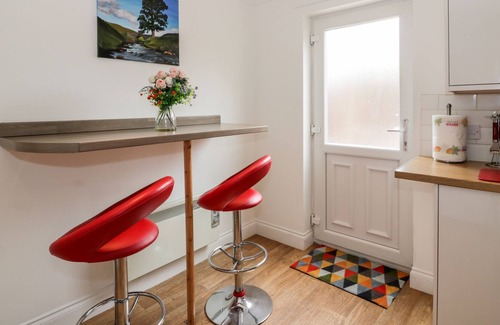 Cronberry Cottage | THE OLD TOLL COTTAGE, pet friendly, with a garden in Muirkirk