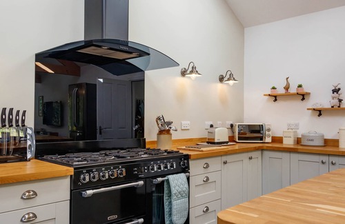 Luxulyan Cottage | THE OLD VICARAGE RETREAT, with a garden in Luxulyan