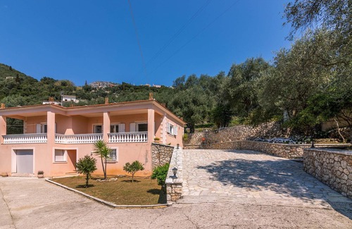 Spartylas House | The Olive Grove Cottage 2.5km from Ipsos