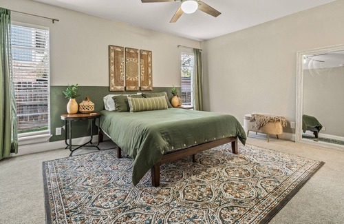 North San Antonio - SAT House | The Olive House | NO chore list | Pets welcome