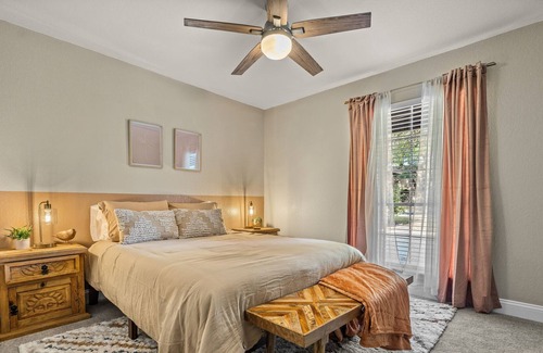North San Antonio - SAT House | The Olive House | NO chore list | Pets welcome