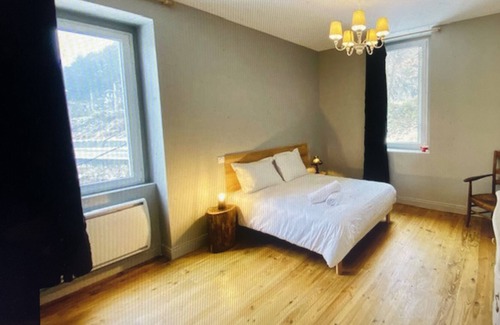Savignac-les-Ormeaux Apartment | The Olympic : Apartment 8 travelers with parking